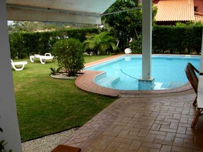 TÉRREA c/ PISCINA, CHURRASQ., 4 DORMS (SUITE + 2WCs), ar cond., 700m DA PRAIA, 02 VAGAS no JDM