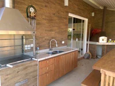SOBRADO 4 DORMS (3 STS) C/PISCINA, VARANDA GOURMET, VAGAS NO GRAMADO, 900M DA PRAIA, ESCRITURA em fase de especificação