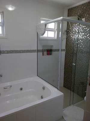 SOBRADO 4 DORMS (3 STS) C/PISCINA, VARANDA GOURMET, VAGAS NO GRAMADO, 900M DA PRAIA, ESCRITURA em fase de especificação