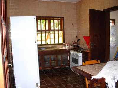 RUSTICA 550m DA PRAIA, 4 DORMS (STE), AMPLA, VARANDA EM U COM CHURRASQ.