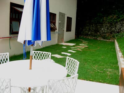 RUSTICA 550m DA PRAIA, 4 DORMS (STE), AMPLA, VARANDA EM U COM CHURRASQ.