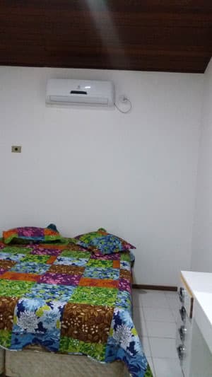 RUSTICA 550m DA PRAIA, 4 DORMS (STE), AMPLA, VARANDA EM U COM CHURRASQ.