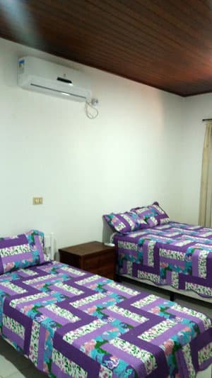 RUSTICA 550m DA PRAIA, 4 DORMS (STE), AMPLA, VARANDA EM U COM CHURRASQ.