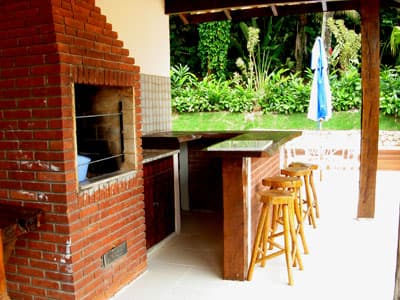 RUSTICA 550m DA PRAIA, 4 DORMS (STE), AMPLA, VARANDA EM U COM CHURRASQ.