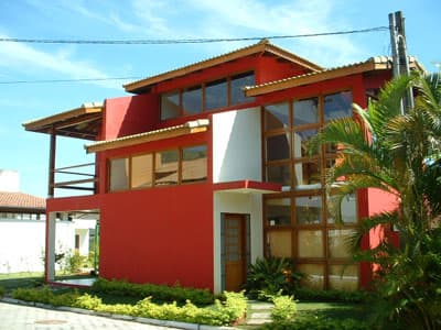 CASA c/ PISCINA AQUECIDA, EDICULA c/CHURRASQ. E FORNO A LENHA, 3 SUITES, 800m DA PRAIA, HABITE-SE