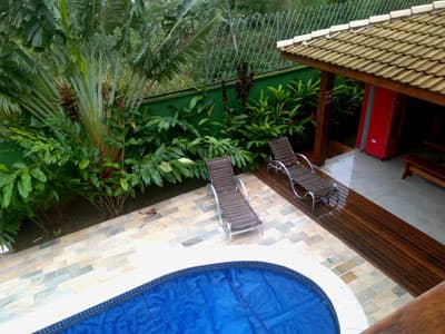 CASA c/ PISCINA AQUECIDA, EDICULA c/CHURRASQ. E FORNO A LENHA, 3 SUITES, 800m DA PRAIA, HABITE-SE