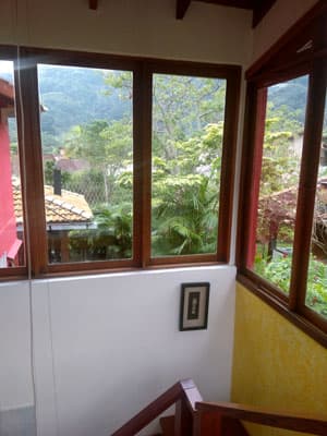 CASA c/ PISCINA AQUECIDA, EDICULA c/CHURRASQ. E FORNO A LENHA, 3 SUITES, 800m DA PRAIA, HABITE-SE