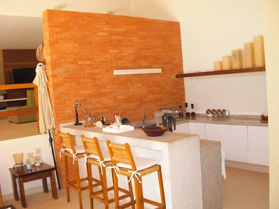SOBRADO a 600m da praia, PISCINA, CHURRASQ, AMPLO LIVING, 6 DORMS, DUAS  MORADAS
