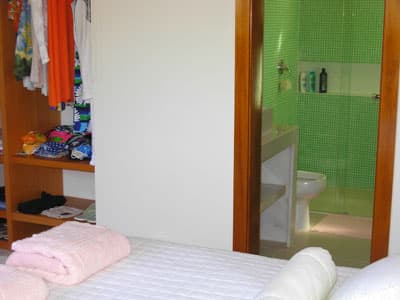 SOBRADO a 600m da praia, PISCINA, CHURRASQ, AMPLO LIVING, 6 DORMS, DUAS  MORADAS