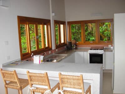 SOBRADO a 600m da praia, PISCINA, CHURRASQ, AMPLO LIVING, 6 DORMS, DUAS  MORADAS