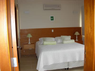 SOBRADO a 600m da praia, PISCINA, CHURRASQ, AMPLO LIVING, 6 DORMS, DUAS  MORADAS
