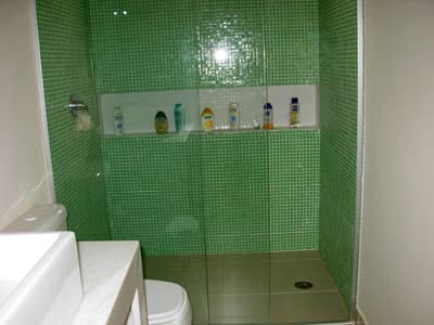 SOBRADO a 600m da praia, PISCINA, CHURRASQ, AMPLO LIVING, 6 DORMS, DUAS  MORADAS