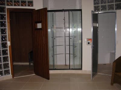 SOBRADO a 600m da praia, PISCINA, CHURRASQ, AMPLO LIVING, 6 DORMS, DUAS  MORADAS