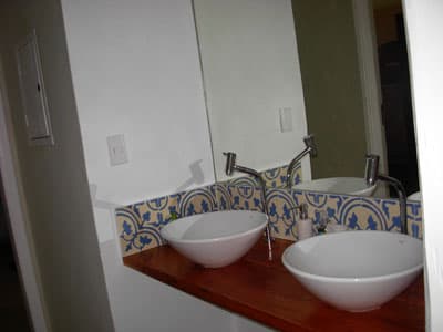 CHARMOSA  VARANDA EM L, 4 DORMS (2 STS), AR COND, PISCINA, CHURRASQ 450m DA PRAIA, HABITE-SE,