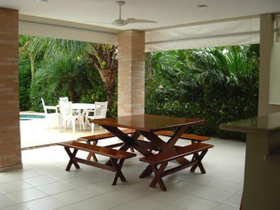 MOBILIADA E EQUIP c/ AR CONDICIONADO, PISCINA CHURRASQ, FORNO, 5 DORMS 6 WCs a 700m DA PRAIA