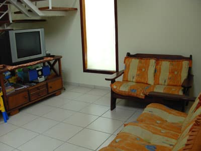 MOBILIADA E EQUIP c/ AR CONDICIONADO, PISCINA CHURRASQ, FORNO, 5 DORMS 6 WCs a 700m DA PRAIA