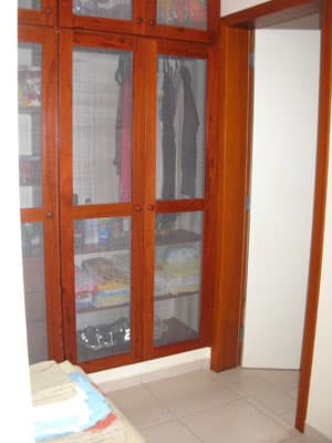 MOBILIADA E EQUIP c/ AR CONDICIONADO, PISCINA CHURRASQ, FORNO, 5 DORMS 6 WCs a 700m DA PRAIA