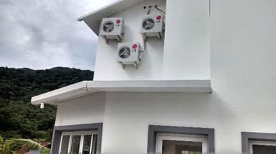 SOBRADO A 550M DA PRAIA c/MEZANINO, 3 DORMS (2 STES), SALÃO DE CHURRASCO