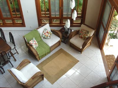 TERREA, 3 DORMITÓRIOS, SALA DE TV, MEZANINO, LAVABO ,(2 sts), c/Ar Condic., CHURRASQ, 550M DA PRAIA