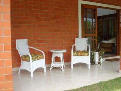 TERREA, 3 DORMITÓRIOS, SALA DE TV, MEZANINO, LAVABO ,(2 sts), c/Ar Condic., CHURRASQ, 550M DA PRAIA