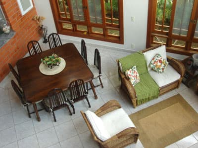 TERREA, 3 DORMITÓRIOS, SALA DE TV, MEZANINO, LAVABO ,(2 sts), c/Ar Condic., CHURRASQ, 550M DA PRAIA