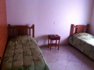 TERREA, 3 DORMITÓRIOS, SALA DE TV, MEZANINO, LAVABO ,(2 sts), c/Ar Condic., CHURRASQ, 550M DA PRAIA