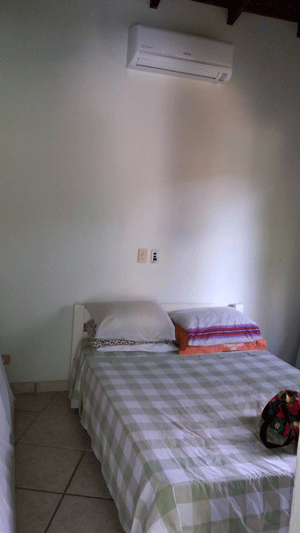 LINDA c/PISCINA, Ar cond. 4 STS CHURR, Forno de Pizza, 10 pess.- ALUGA ANUAL R$8800/MES