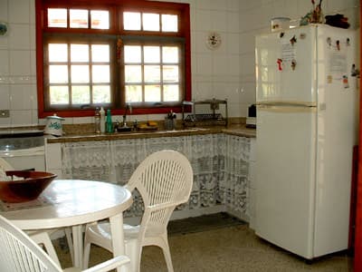 CHARMOSA CASA DE 3 DORMS (2 STS) A 500M DA PRAIA,ATÉ 9 PESSOAS. REVEILLON 10 DIAS