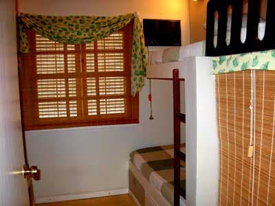 TÉRREA c/ PISCINA, CHURRAS, 4 DORMS (1 STE) + 2WCs -TV INTERNET - DIVERSOS PACOTES - FERIADOS 3 DIAS