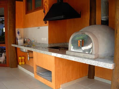 5 STS,  15 PESSOAS, PISCINA, CHURRASQ. E FORNO A LENHA, MEZANINO, 700M DA PRAIA. FERIADO 1 MAIO 3D R$8000