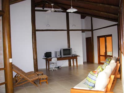 5 STS,  15 PESSOAS, PISCINA, CHURRASQ. E FORNO A LENHA, MEZANINO, 700M DA PRAIA. FERIADO 1 MAIO 3D R$8000