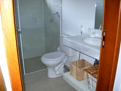 5 STS,  15 PESSOAS, PISCINA, CHURRASQ. E FORNO A LENHA, MEZANINO, 700M DA PRAIA. FERIADO 1 MAIO 3D R$8000