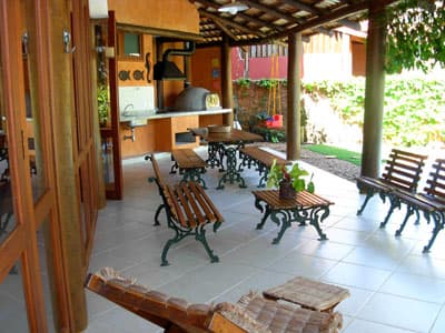 5 STS,  15 PESSOAS, PISCINA, CHURRASQ. E FORNO A LENHA, MEZANINO, 700M DA PRAIA. FERIADO 1 MAIO 3D R$8000