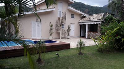 ÓTIMA CASA C/ 4 DORMS, AR CONDIC., PISCINA, CHURRASQ., DIVERSOS AMBS DE ESTAR, DIÁRIAS A PARTIR DE R$1.800