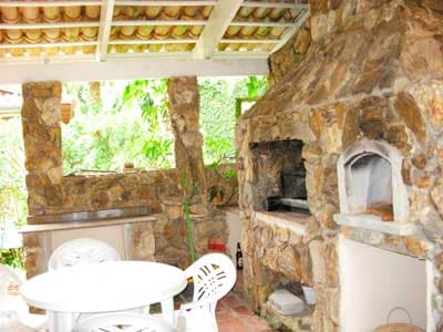 ÓTIMA CASA C/ 4 DORMS, AR CONDIC., PISCINA, CHURRASQ., DIVERSOS AMBS DE ESTAR, DIÁRIAS A PARTIR DE R$1.800