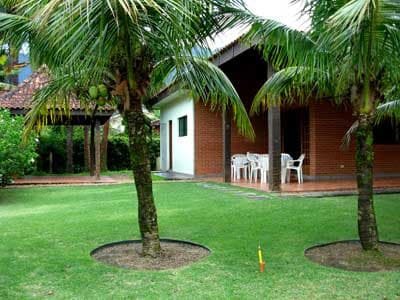 TÉRREA 450M DA PRAIA , CHURRASQ., GRAMADO, 3 DORMS (STE) AR COND. + 2 WC, 8 PESS  -  DIÁRIAS