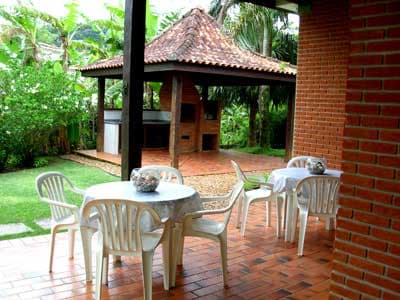 TÉRREA 450M DA PRAIA , CHURRASQ., GRAMADO, 3 DORMS (STE) AR COND. + 2 WC, 8 PESS  -  DIÁRIAS