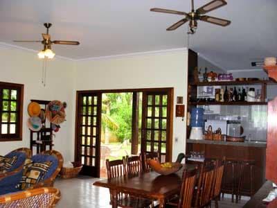 TÉRREA 450M DA PRAIA , CHURRASQ., GRAMADO, 3 DORMS (STE) AR COND. + 2 WC, 8 PESS  -  DIÁRIAS
