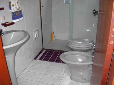 TÉRREA 450M DA PRAIA , CHURRASQ., GRAMADO, 3 DORMS (STE) AR COND. + 2 WC, 8 PESS  -  DIÁRIAS