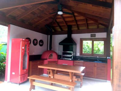 LINDA c/PISCINA, CHURRASQ. F.PIZZA, 3 STS c/AR CONDIC. - FAMILIA ATÉ 08 pess. + 2 crianças - REVEILLON 2026 - 10 DIAS