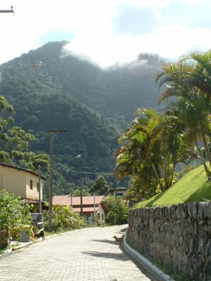 TÉRREA 3 DORMS (STE) PISCINA, CHURRASQ., 8 pess; JAN 660/d;  Aluga ANUAL R$7.350/mês, inclui Cond/IPTU;