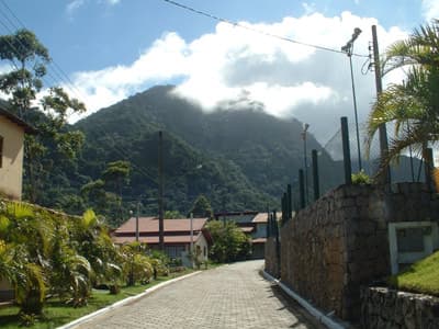 TÉRREA 3 DORMS (STE) PISCINA, CHURRASQ., 8 pess; JAN 660/d;  Aluga ANUAL R$7.350/mês, inclui Cond/IPTU;