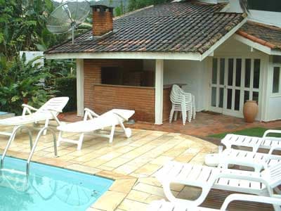 SOBRADOS 4 DORMS p/ 8 PESSOAS; PISCINA, VARANDA C/ CHURRASQUEIRA; 3 WCs; FERIADO 1º DE MAIO 3 DIAS