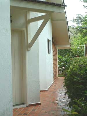SOBRADOS 4 DORMS p/ 8 PESSOAS; PISCINA, VARANDA C/ CHURRASQUEIRA; 3 WCs; FERIADO 1º DE MAIO 3 DIAS