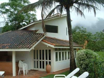 SOBRADOS 4 DORMS p/ 8 PESSOAS; PISCINA, VARANDA C/ CHURRASQUEIRA; 3 WCs; FERIADO 1º DE MAIO 3 DIAS