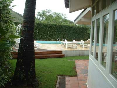 SOBRADOS 4 DORMS p/ 8 PESSOAS; PISCINA, VARANDA C/ CHURRASQUEIRA; 3 WCs; FERIADO 1º DE MAIO 3 DIAS