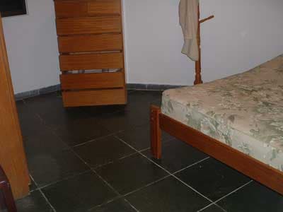 SOBRADOS 4 DORMS p/ 8 PESSOAS; PISCINA, VARANDA C/ CHURRASQUEIRA; 3 WCs; FERIADO 1º DE MAIO 3 DIAS