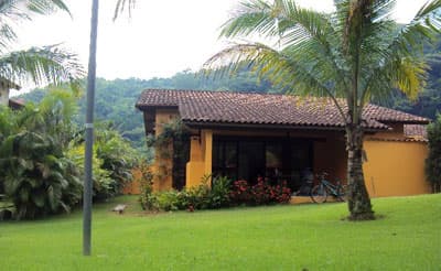 TÉRREA 4 DORMS(STE) 9 PESS. CHURRASQ., AMPLO GRAMADO, 150M DA PISCINA, CARNAVAL, 11,5 meses a R$6900