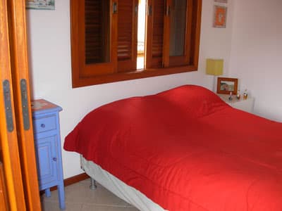 LINDA, DECORAÇÃO PRAIA, 5 DORMS (4 STS) AR CONDIC., 8 ADLTS+2 CRIANÇAS -SPA, CHURR, FERIADOS 1900; REVEILLON DIÁRIAS