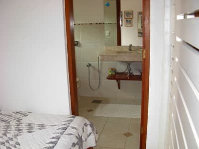 LINDA, DECORAÇÃO PRAIA, 5 DORMS (4 STS) AR CONDIC., 8 ADLTS+2 CRIANÇAS -SPA, CHURR, FERIADOS 1900; REVEILLON DIÁRIAS